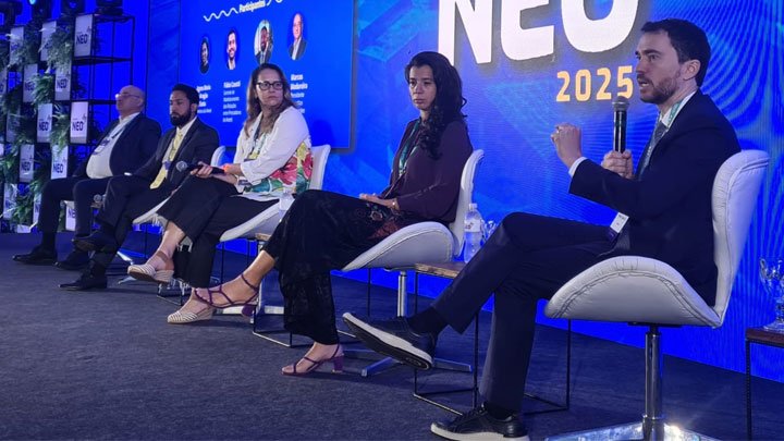 Anatel exige registro de contratos de postes — veja o que muda e como a Wanax pode ajudar você